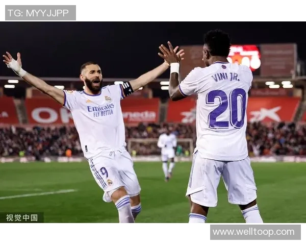 佩德里拼抢维尼修斯球衣遭黄牌皇马反击精彩瞬间回顾