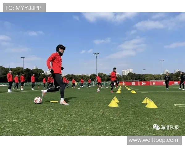 海港队训练照曝光加布里埃尔热情竖大拇指展现团队士气