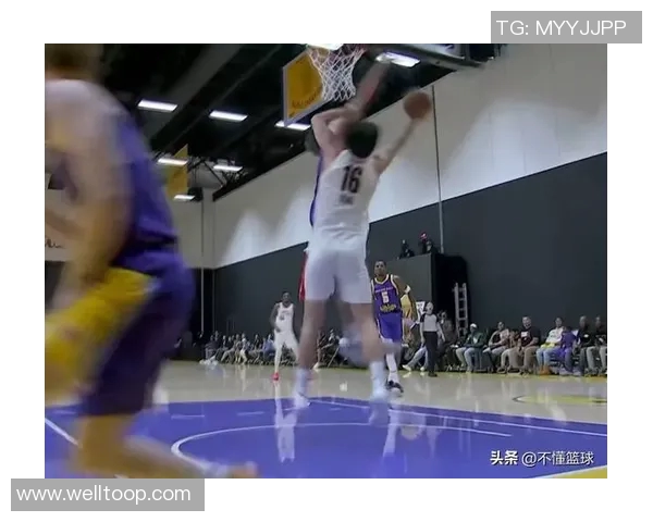 轻松突破对手防线杨瀚森精准直塞助攻队友三分球命中
