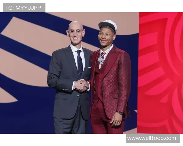 鹈鹕主帅称奎因与费尔斯沉稳且好胜心显著彰显团队精神