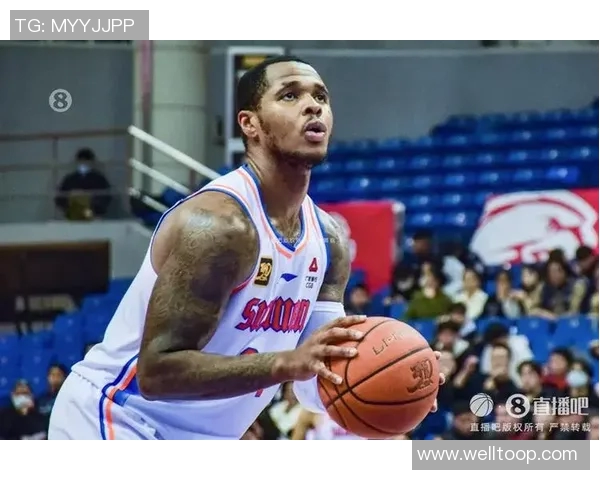 亨特表现出色16投8中三分命中率高达33贡献20分7篮板2抢断正负值高达19