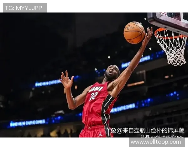 戴维斯攻防两端表现出色15投9中砍下26分12篮板5封盖压制火箭队