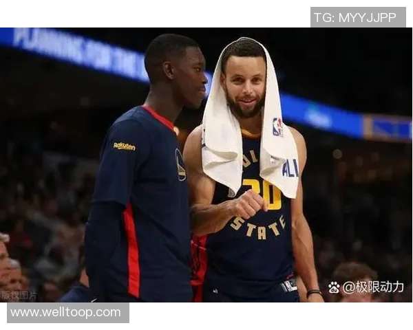 库里轻松发挥全场12投6中贡献14分5助攻巧妙吸引防守展现团队配合魅力 库里轻松发挥全场12投6中贡献14分5助攻巧妙吸引防守展现团队配合魅力