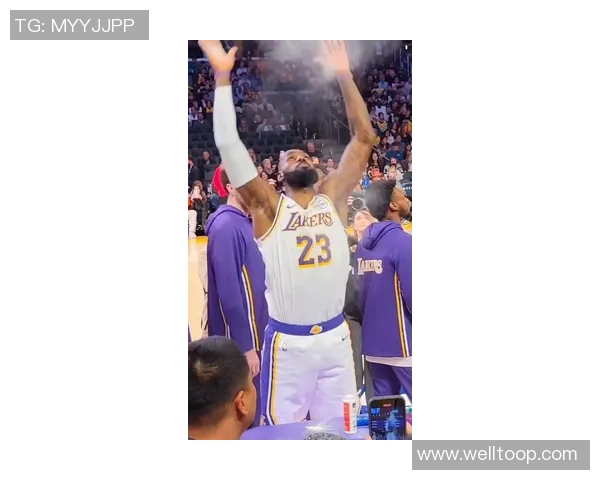 詹姆斯分享个人赛季首秀照片里夫斯和蒂耶罗热评表现精彩